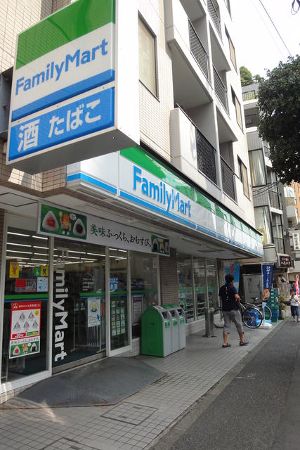 ファミリーマート上馬交差点前店 (156m)