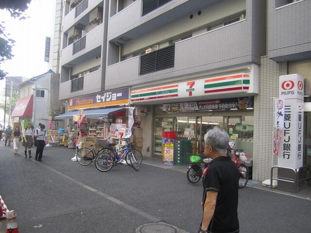 セブンイレブン文京白山駅前店 (579m)