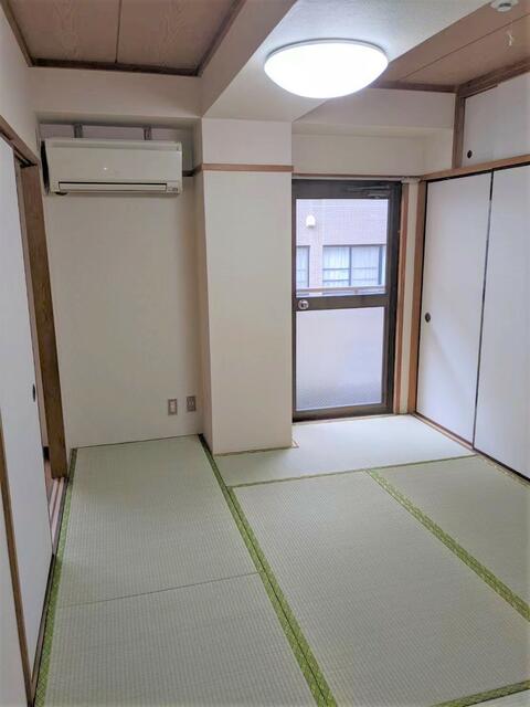 リビング以外の居室／写真手入れ前です。手入れ後引渡し予定。