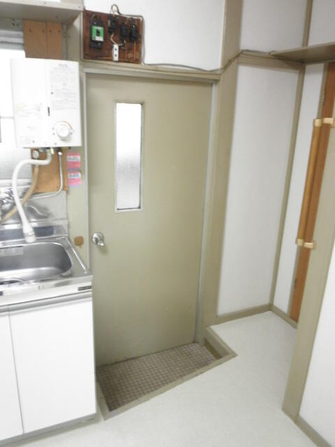 玄関／（同間取り別室写真）