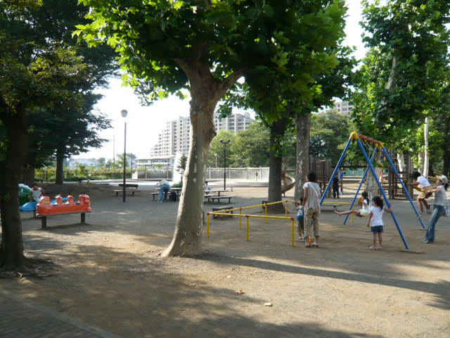 矢川上公園 (572m)
