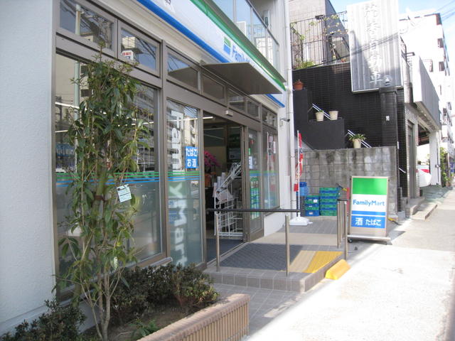 現地（外観）／１階はコンビニ