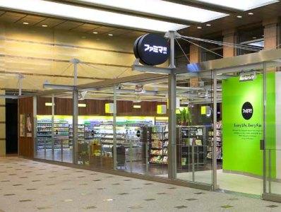 ファミリーマート恵比寿ガーデンプレイス店 (394m)