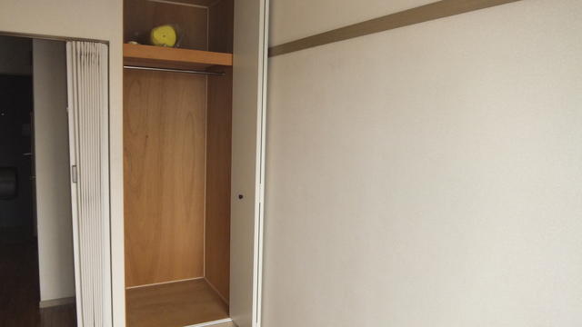写真は同タイプ別室です。床やクロスは素材が違う場合があります
