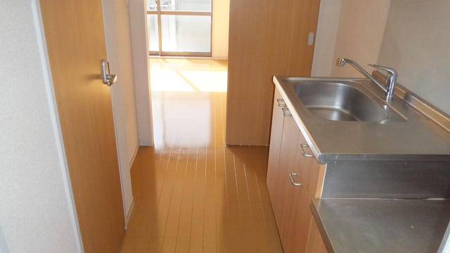 写真は同タイプ２０５号室です