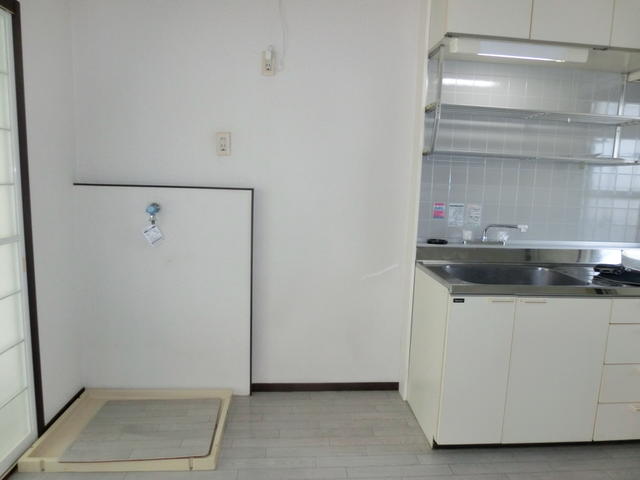 キッチン／室内洗濯機置場と冷蔵庫置場