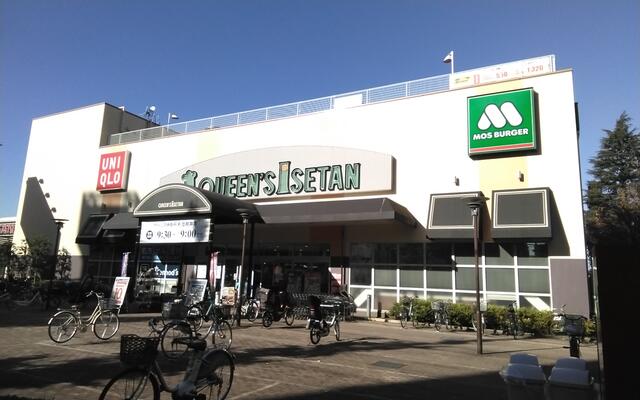 ユニクロクイーンズ伊勢丹杉並桃井店 (733m)