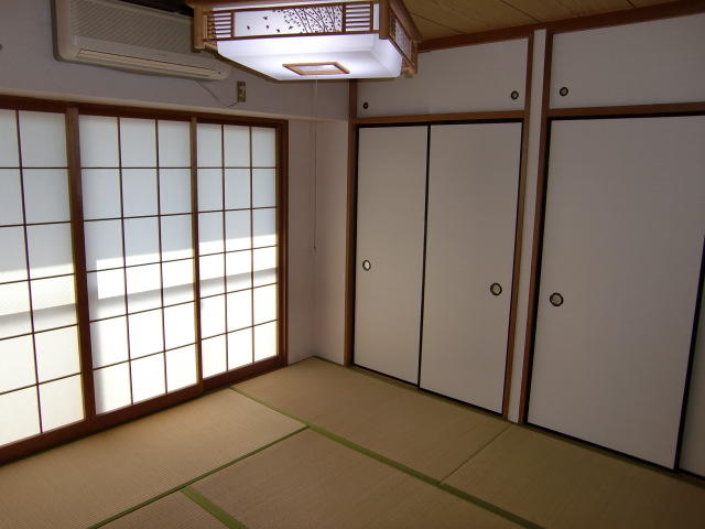 リビング以外の居室／和室、押入、天袋付き