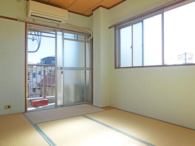 リビング以外の居室／南側も日当りの良い６帖和室
