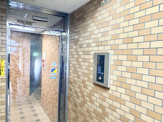 オートロック、自動ドア入口部分