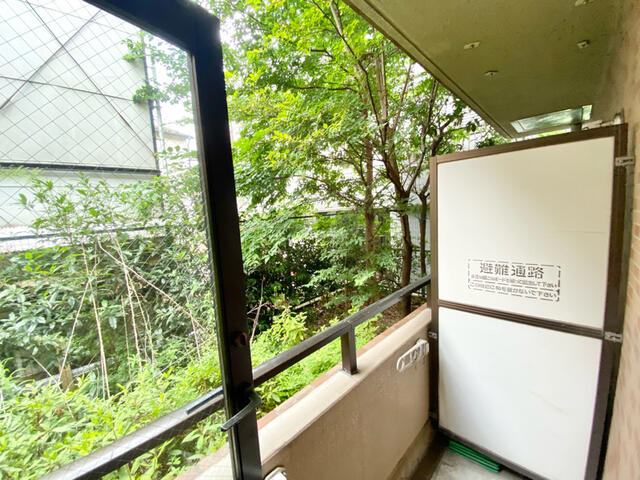 バルコニー／テラスからは植栽の緑が見えて癒されますね♪