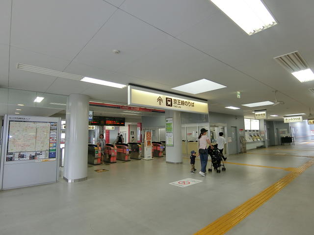 駅ビル内改札口 (800m)