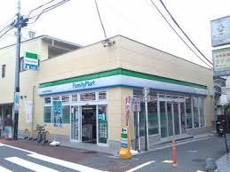 ファミリーマート伊勢彦鮫洲旧東海道店 (249m)