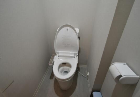 トイレ／２階から７階まで各階に２箇所ずつあります