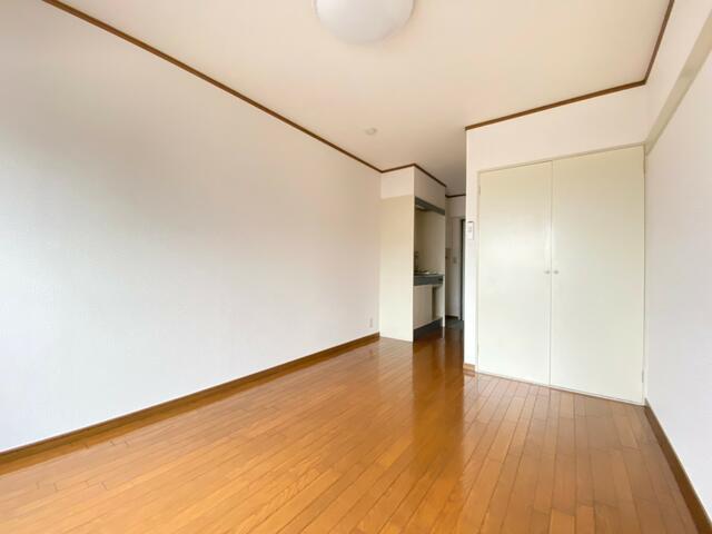 リビング以外の居室／※同タイプの別部屋の写真です。