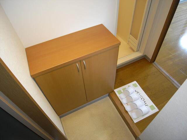 玄関／シューズＢＯＸございます（同タイプ参考写真）