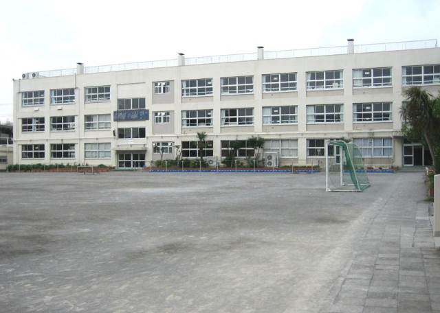 江戸川区立平井東小学校 (154m)