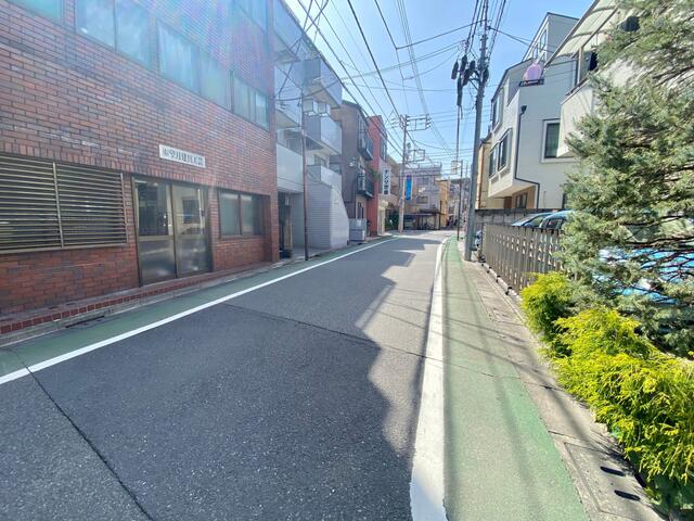 物件前の道路 (10m)