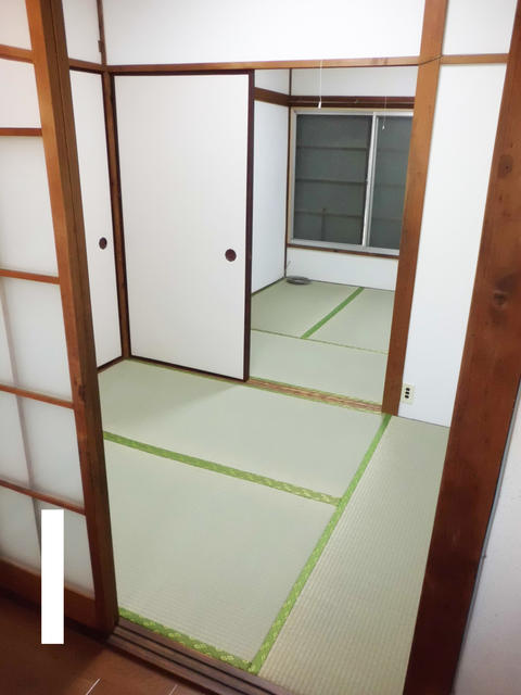 リビング以外の居室／ざっと見てこんな感じ。　中央の「ふすま」２枚を外して１室とし