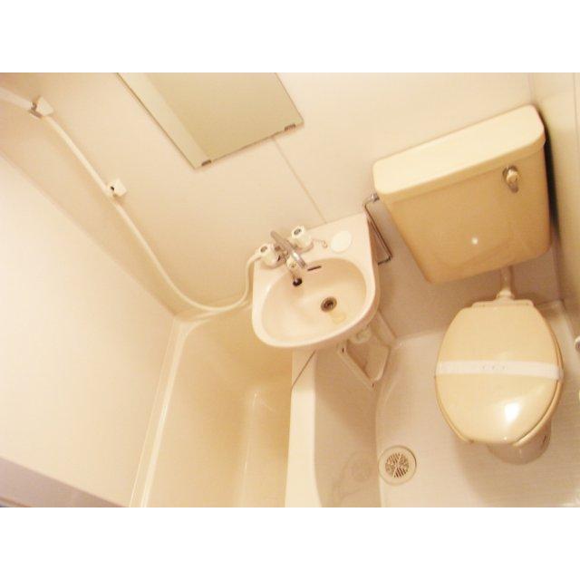 浴室／面倒な掃除は「風呂もトイレも丸洗い」だ！　シャワーを片手に、