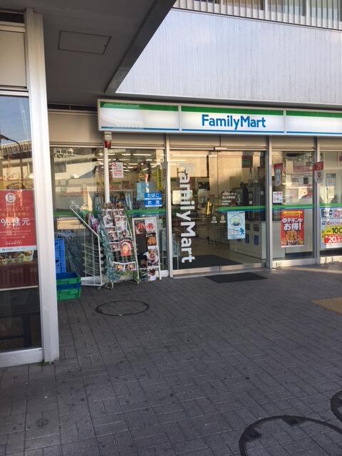 ファミリーマート西大井駅前店 (7m)
