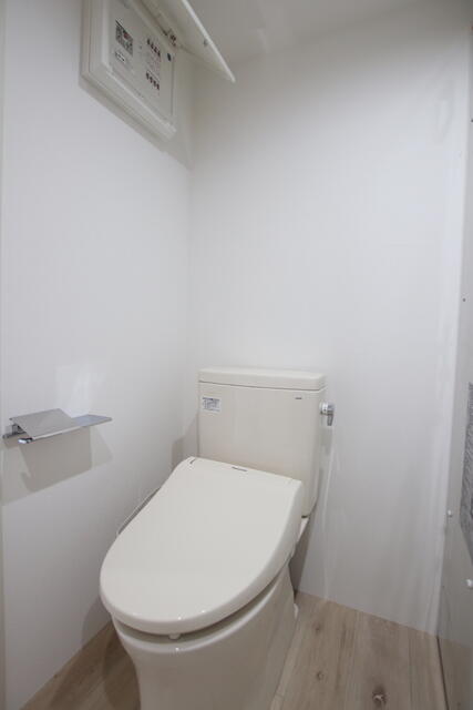 トイレ／★嬉しい洗浄便座機能付きトイレです★