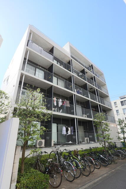 現地（外観）／★コンクリート打ちっ放しのオシャレなマンション♪ ★