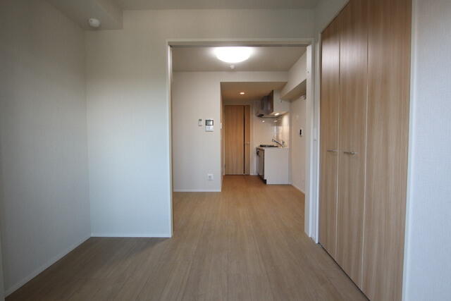 リビング以外の居室／303号の建築中の写真です