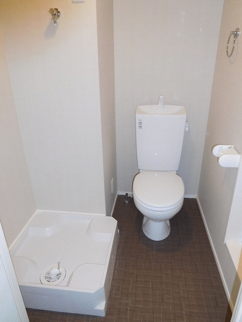 その他設備／脱衣所にもなるトイレと室内洗濯置場