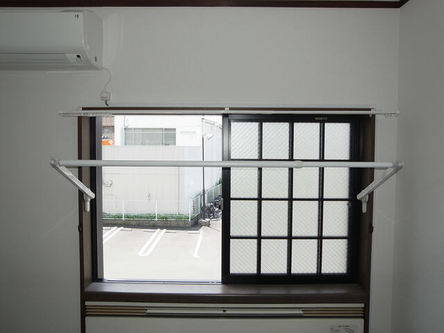 室内干し用のフックが付いています。（洗濯物は基本的に室内。外
