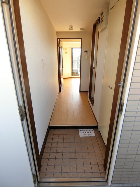 玄関／★玄関から見た室内★