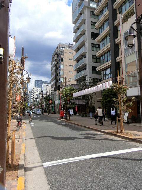 神楽坂商店街 (700m)