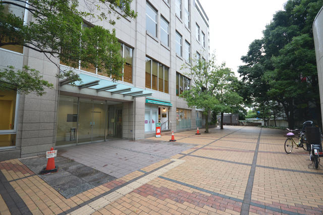 まいばすけっと青山一丁目店 (598m)