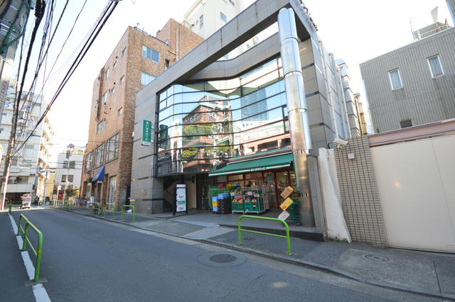 まいばすけっと西麻布３丁目店 (239m)