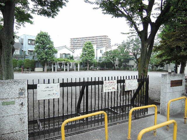 荒川区立 真土公園 (255m)