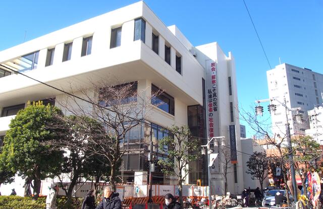 世田谷区立烏山図書館 (443m)