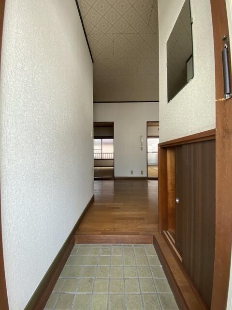 玄関／本物件玄関風景です・・・明るく開放的です！／撮影日2021-05-24