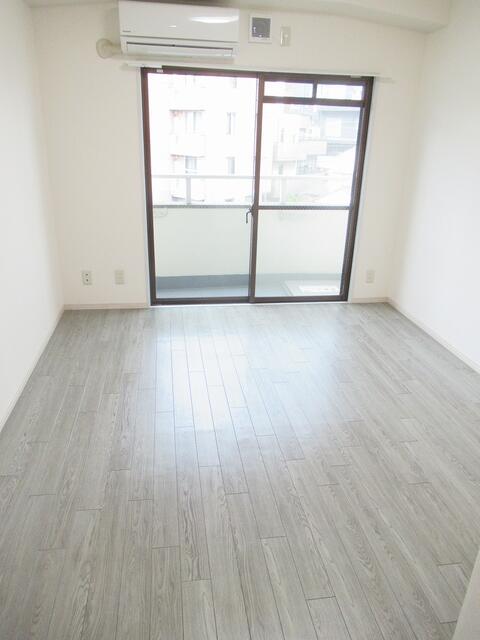 他の部屋の写真を使用しています。