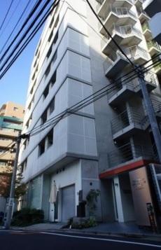 現地（外観）／コンクリート打ちっ放しの洗練された外観
