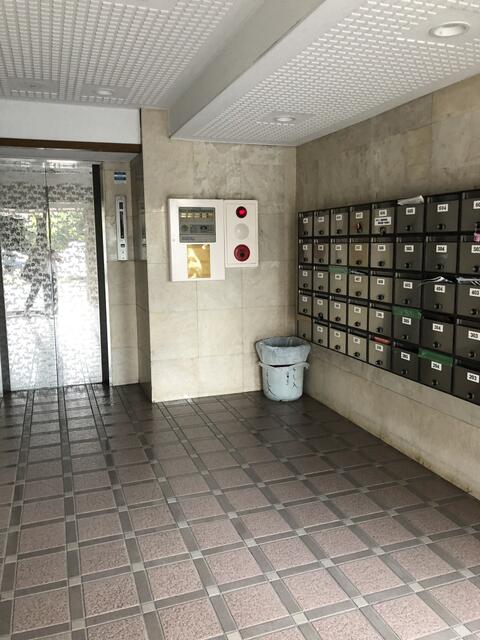 その他設備／エントランスには防犯カメラ設置