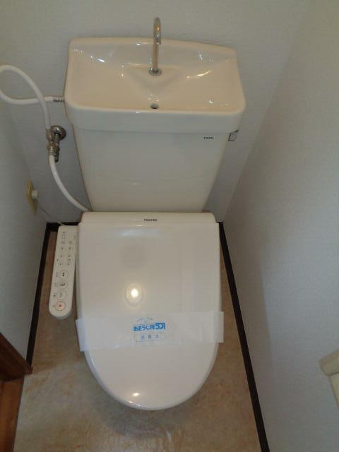 トイレ／温水洗浄便座付き。