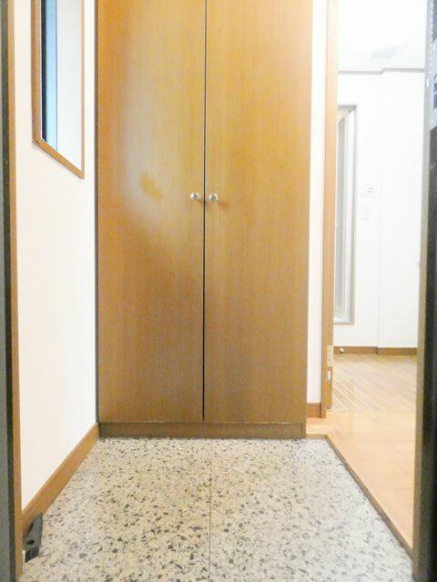 玄関／☆玄関には下駄箱がございます☆