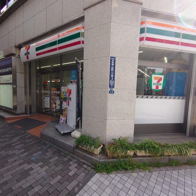 セブンイレブン人形町駅西店 (12m)