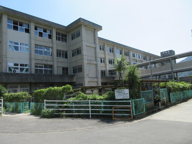 津久見第一中学校まで徒歩3分 (230m)