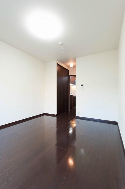 リビング／洋室　※写真は今回募集の部屋とは異なります