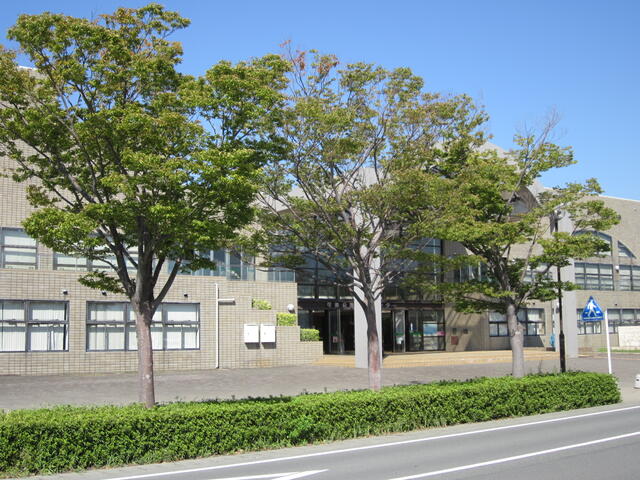 可美公園総合センター (850m)
