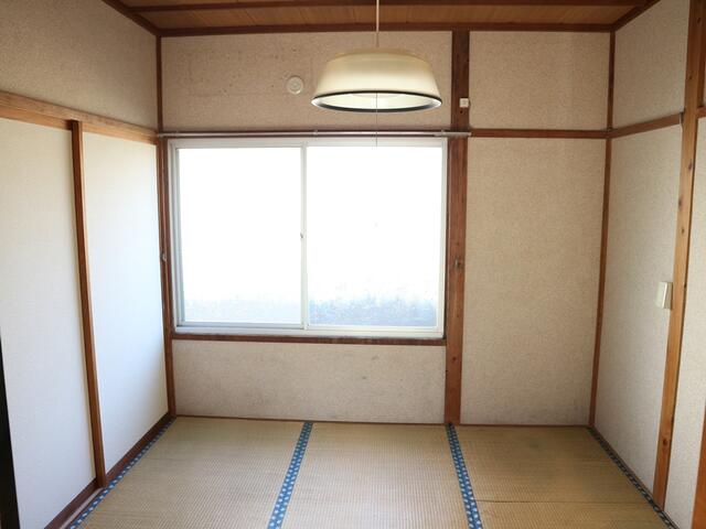 リビング以外の居室／和室４．５帖。畳はご入居前に表替えします。
