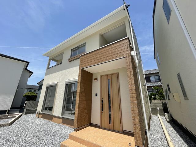 玄関／こだわりのジョリパット塗りの基礎仕上げです。／撮影日2021-05-10