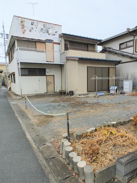 現地土地／主要道にすぐ出られる立地ですが、車どおりはそれほど多くありま