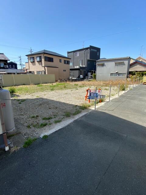 現地土地／現況は更地です。建築条件はありません。自由なプランで建築でき